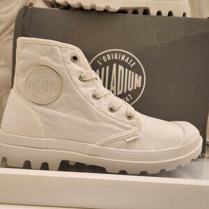 Palladium Star White Hight top sneakers. "Pampa Hi" NIB. Size 9